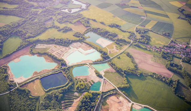 paysage de l'aube vu de la montgolfière
